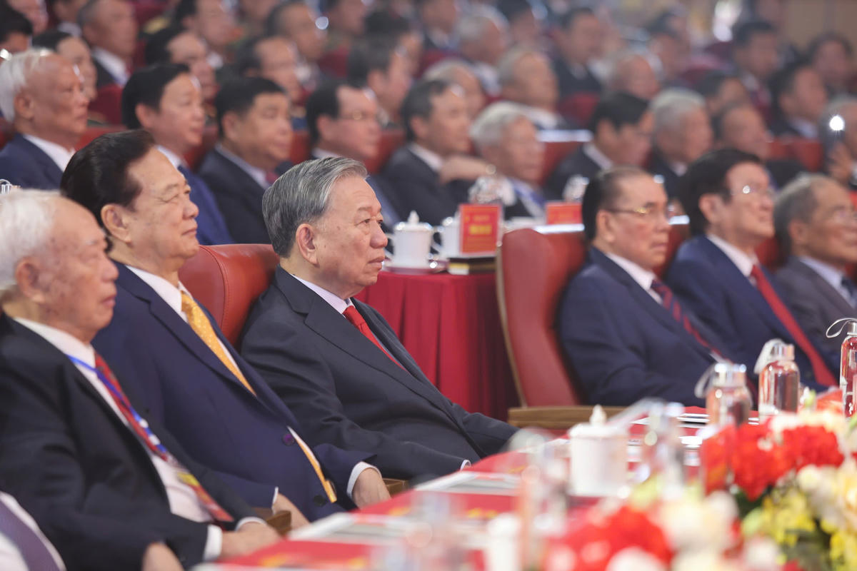 Lãnh đạo, nguyên lãnh đạo Đảng, Nhà nước tham dự buổi lễ. Ảnh: HN.