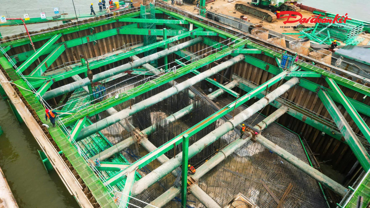 Tăng tốc thi công Cầu Trần Hưng Đạo, phấn đấu hoàn thành trụ dưới sông trước mùa lũ 2026