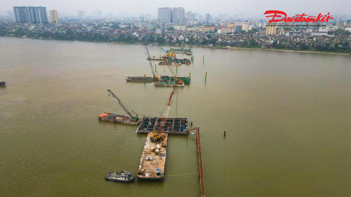 Tăng tốc thi công Cầu Trần Hưng Đạo, phấn đấu hoàn thành trụ dưới sông trước mùa lũ 2026