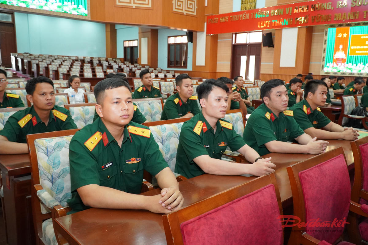 Nâng cao chất lượng báo cáo viên trong lực lượng vũ trang TP Hồ Chí Minh