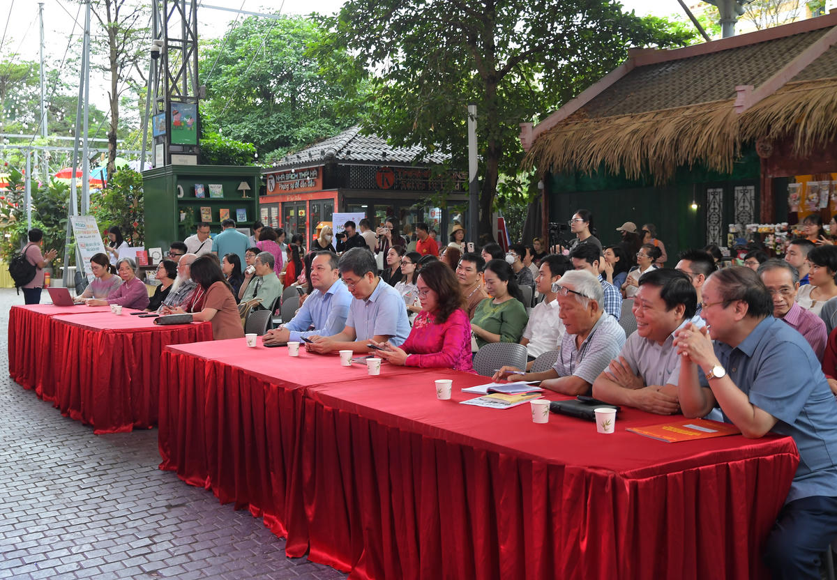 Đại biểu dự khai mạc Hội sách và Văn hóa đọc TP Hà Nội 2026.