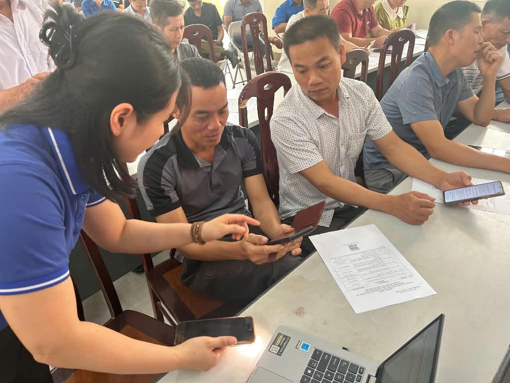 Với hình thức "bình dân học vụ" mọi người dân đều được hiểu và tiếp cận với công nghệ mới.