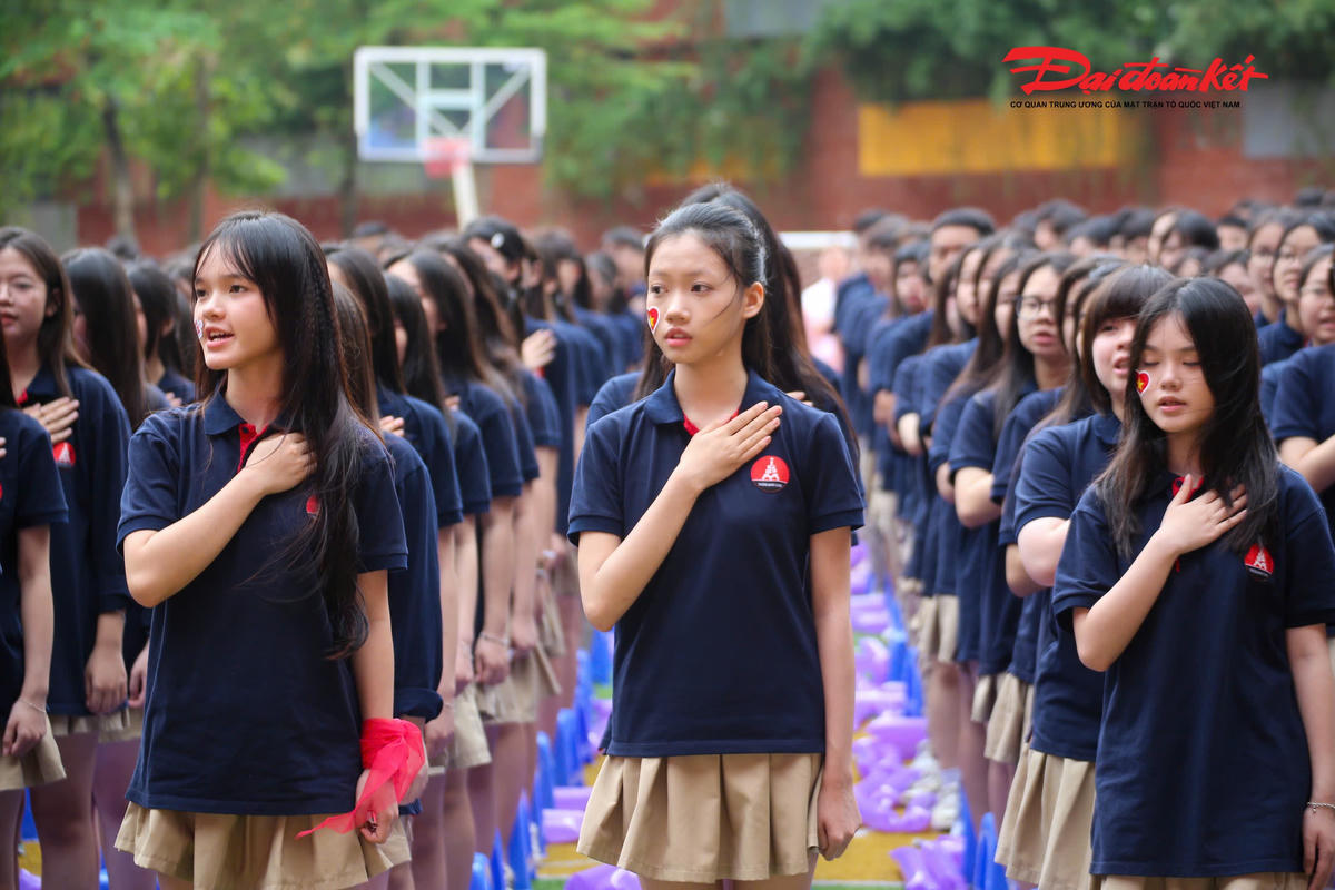 Trong bối cảnh nhiều vấn đề xã hội tác động trực tiếp tới giới trẻ, từ an toàn giao thông, bạo lực học đường đến rủi ro trên không gian mạng, những mô hình tuyên truyền sáng tạo như vậy không chỉ mang tính thời điểm mà cần được duy trì lâu dài. Khi pháp luật được “kể” đúng cách, việc sống và hành động theo pháp luật sẽ dần trở thành lựa chọn tự nhiên của mỗi học sinh.