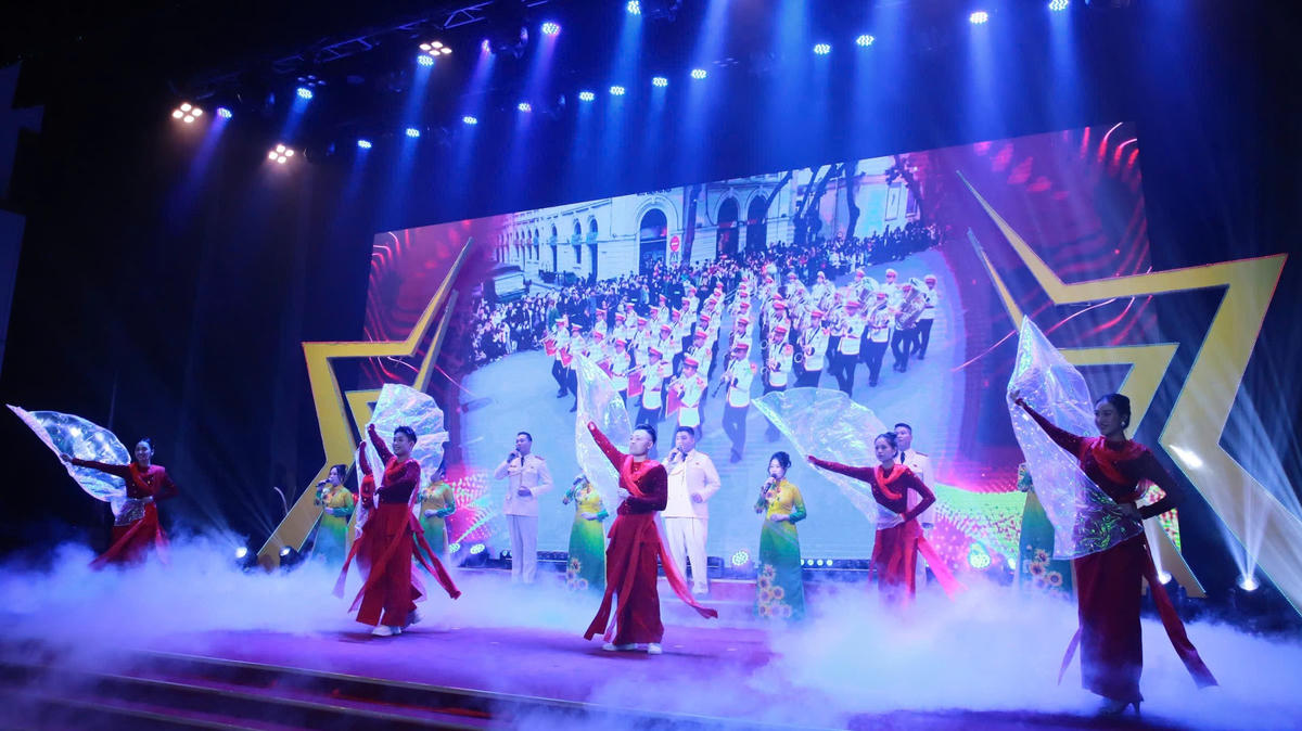 Những tiết mục đặc sắc tại liên hoan “Giọng hát hay Công an Thủ đô”.