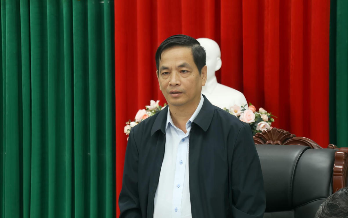 Ông Võ Thanh Bình, Ủy viên Ban Thường vụ Tỉnh ủy, Trưởng Ban Tuyên giáo và Dân vận Tỉnh ủy Lâm Đồng phát biểu tại cuộc họp.