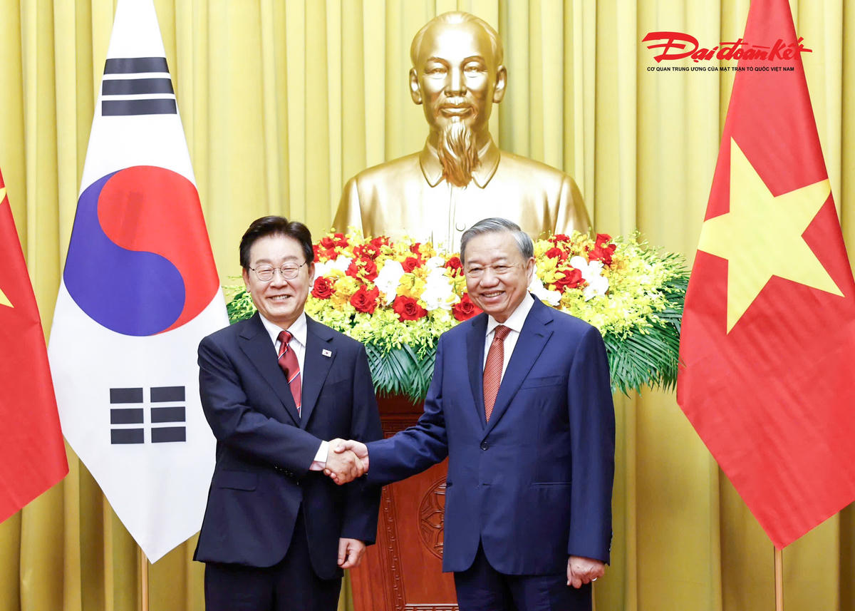 Tổng Bí thư, Chủ tịch nước Tô Lâm và Tổng thống Hàn Quốc Lee Jae Myung chụp ảnh chung.