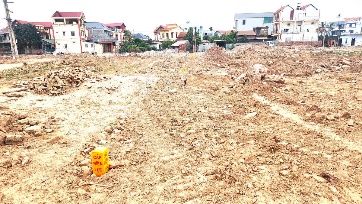 Tới đây, khoảng đất đã được giải phóng mặt bằng này sẽ là tuyến đường và công trình phụ trợ khang trang, to đẹp. Ảnh: K.H.