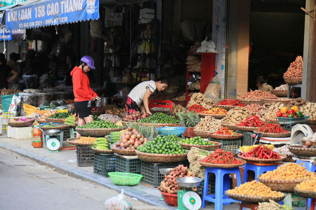 Hộ kinh doanh mong muốn nâng ngưỡng doanh thu chịu thuế. 	Ảnh: Quang Vinh