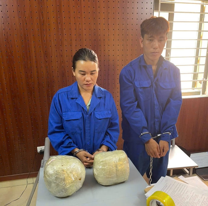 02 đối tượng Chảo Tả Mẩy và Bàn Sành Quang cùng tang vật tại cơ quan công an