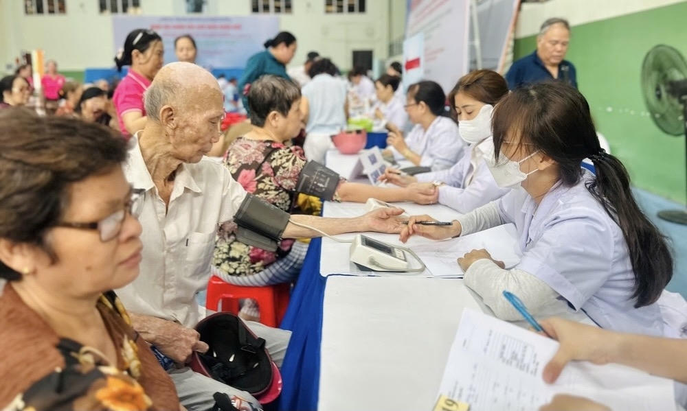 Để lương hưu thực sự là “điểm tựa”