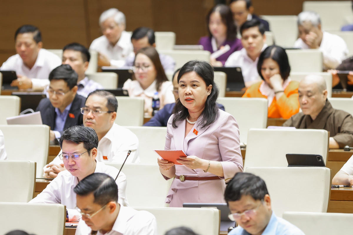 Bà Nguyễn Phương Thuỷ phát biểu (Ảnh: Quang Vinh).