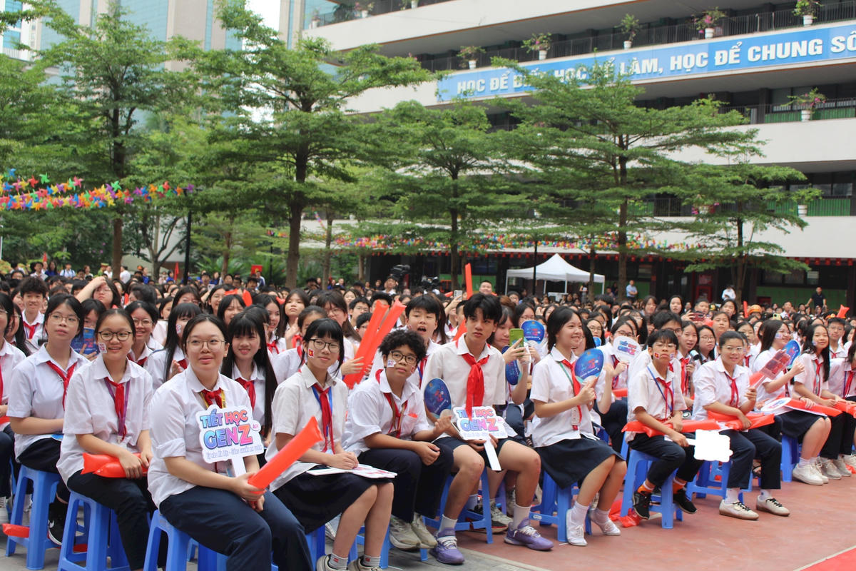 Đông đảo các em học sinh tham gia chương trình.
