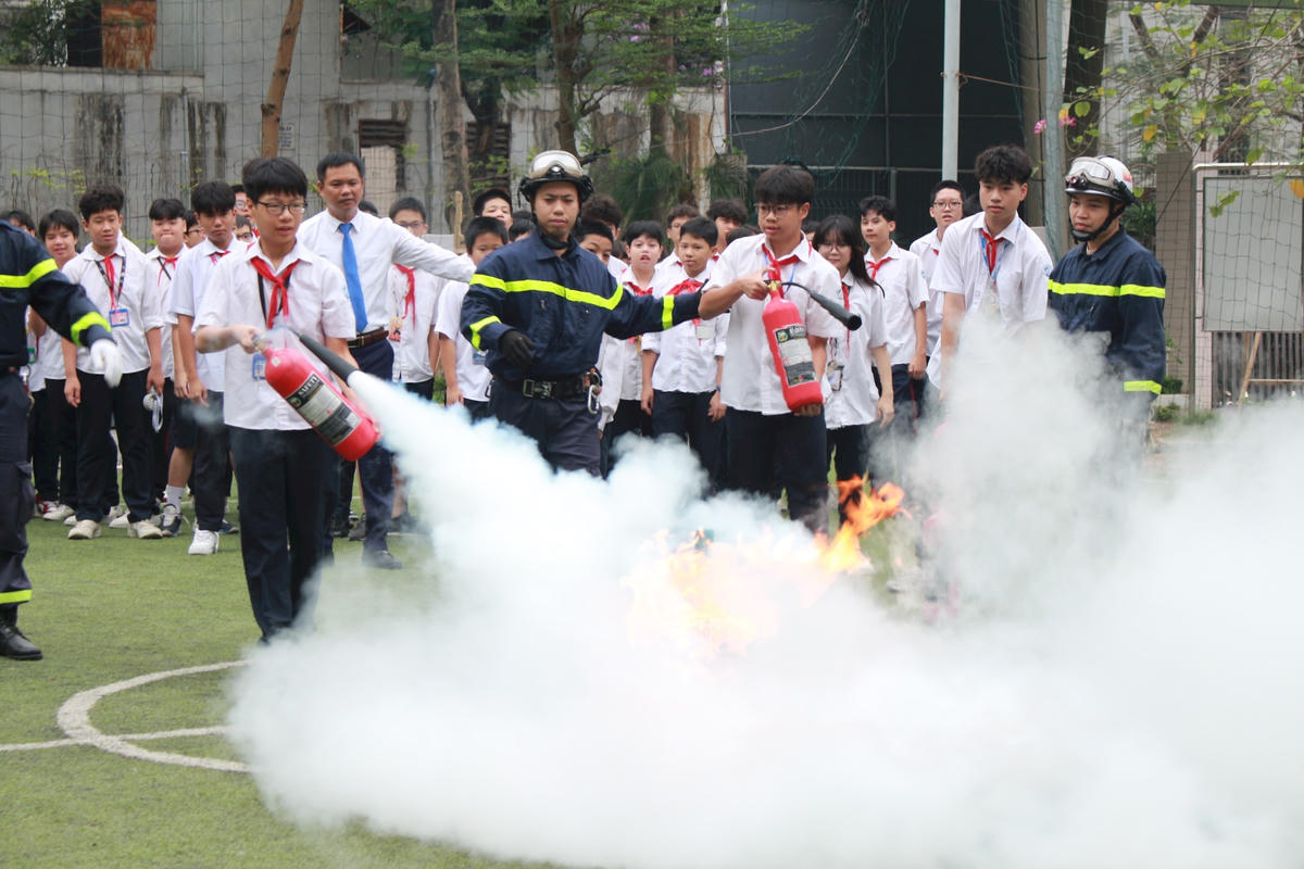 Giám đốc Công an Hà Nội cảnh báo về những cạm bẫy "vây" học sinh trong "Tiết học Gen Z" 