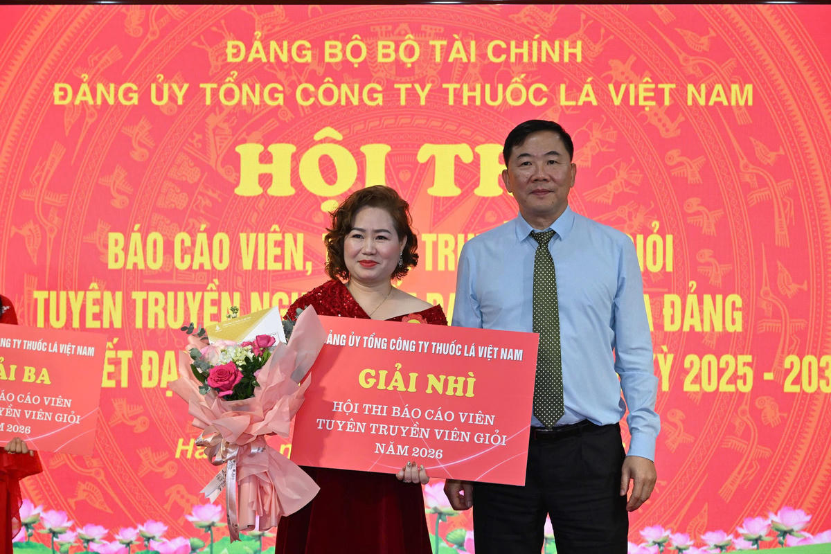 Giải Nhì được trao cho đồng chí Ngô Thị Thu Phúc – Chi bộ 5