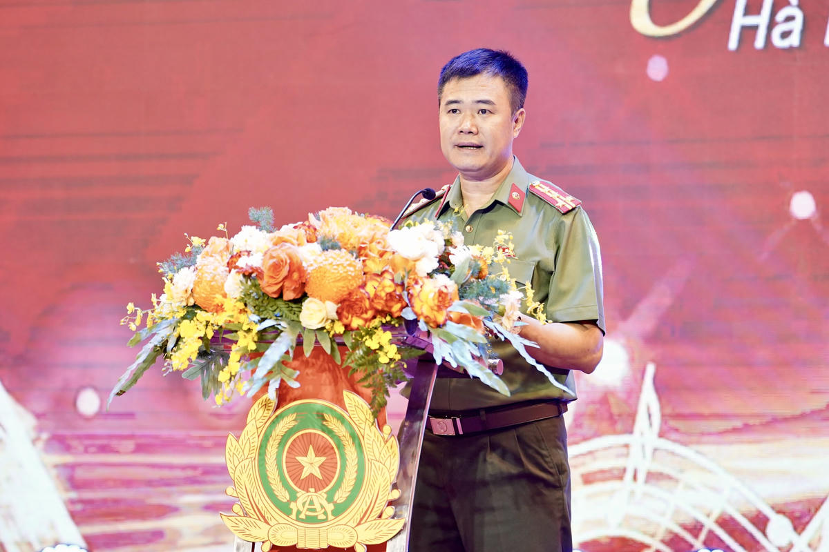 Đại tá Nguyễn Ngọc Quyền, Phó Giám đốc Công an TP Hà Nội, Trưởng Ban Tổ chức Liên hoan dự và phát biểu chỉ đạo. Ảnh: Đạt Lê
