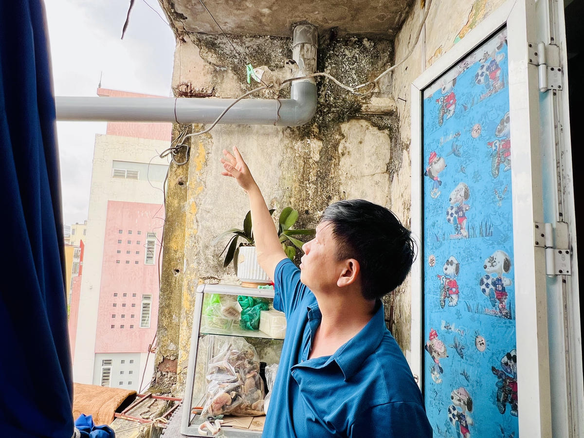 Trước sự xuống cấp của chung cư cũ, anh Phạm Văn Sơn, ở chung cư 5 tầng Tôn Đức Thắng (phường An Biên, TP Hải Phòng) vui mừng nếu được di dời đến nơi ở mới.