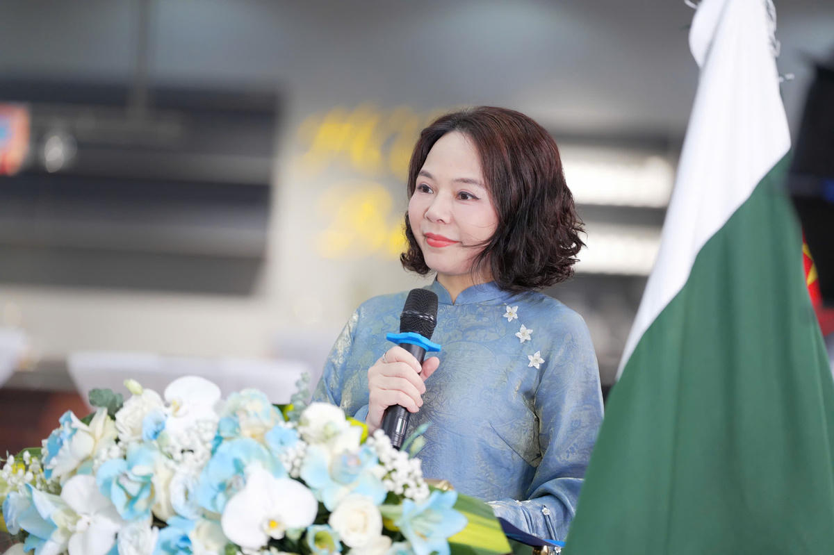 TS. Trịnh Thị Thu Hà - Hiệu trưởng Trường Cao đẳng Thương mại và Du lịch Hà Nội, chia sẻ tại chương trình.