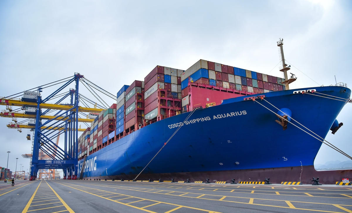 Cảng container quốc tế Hateco Hải Phòng đón thành công siêu tàu container COSCO SHIPPING AQUARIUS thuộc cỡ tàu container lớn nhất thế giới. Ảnh: Trung Kiên.&nbsp;