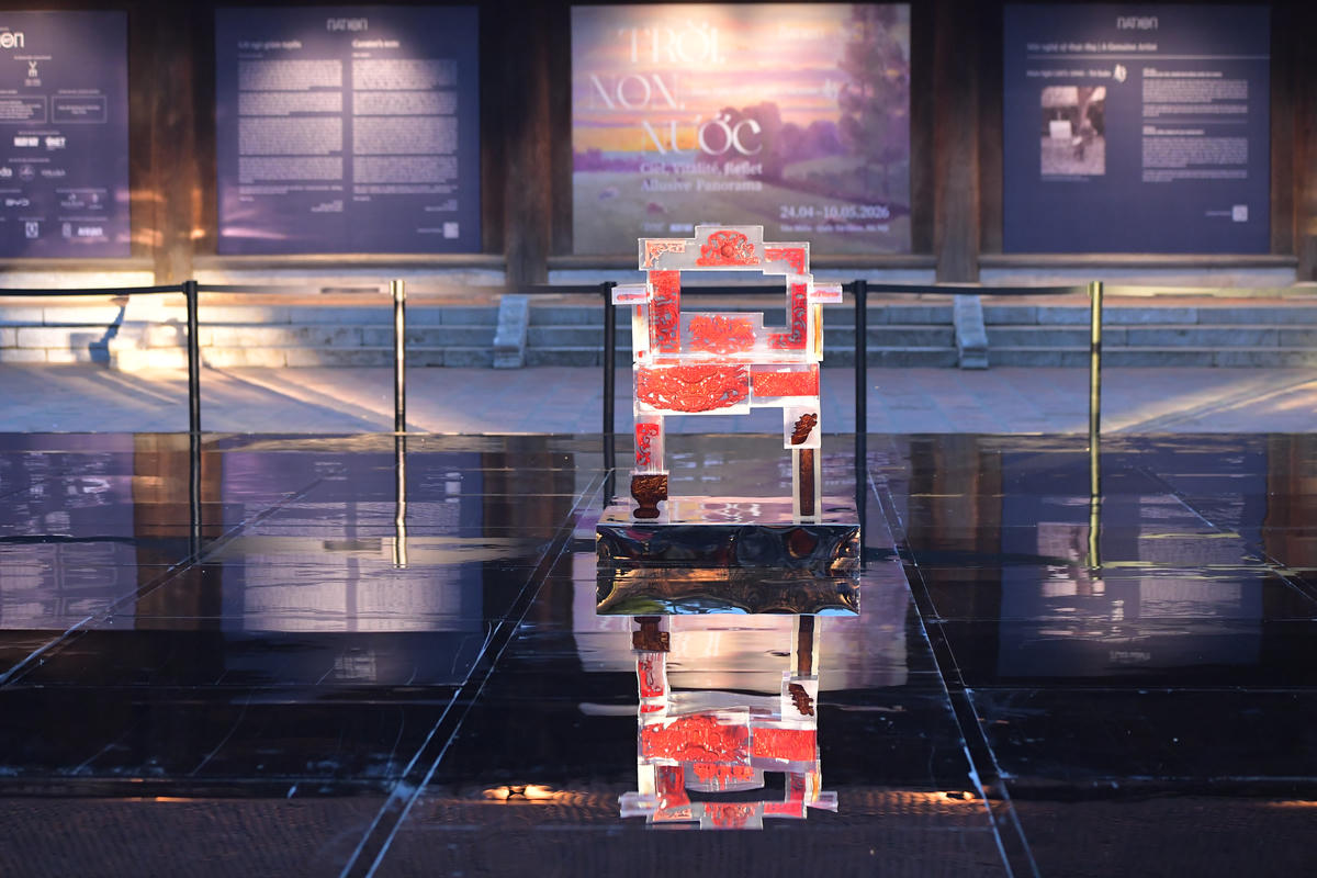 Cận cảnh tác phẩm nghệ thuật bàn cờ. 