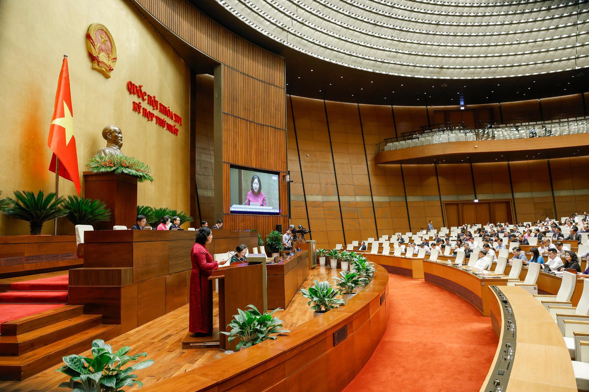 Quang cảnh phiên họp chiều 23/4