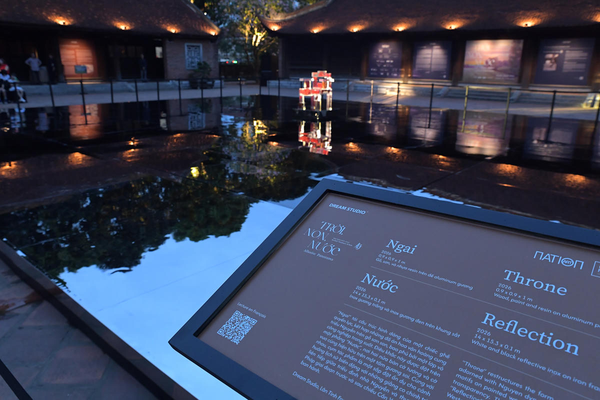 Tác phẩm nghệ thuật bàn cờ được trưng bày tại không gian Triển lãm. 