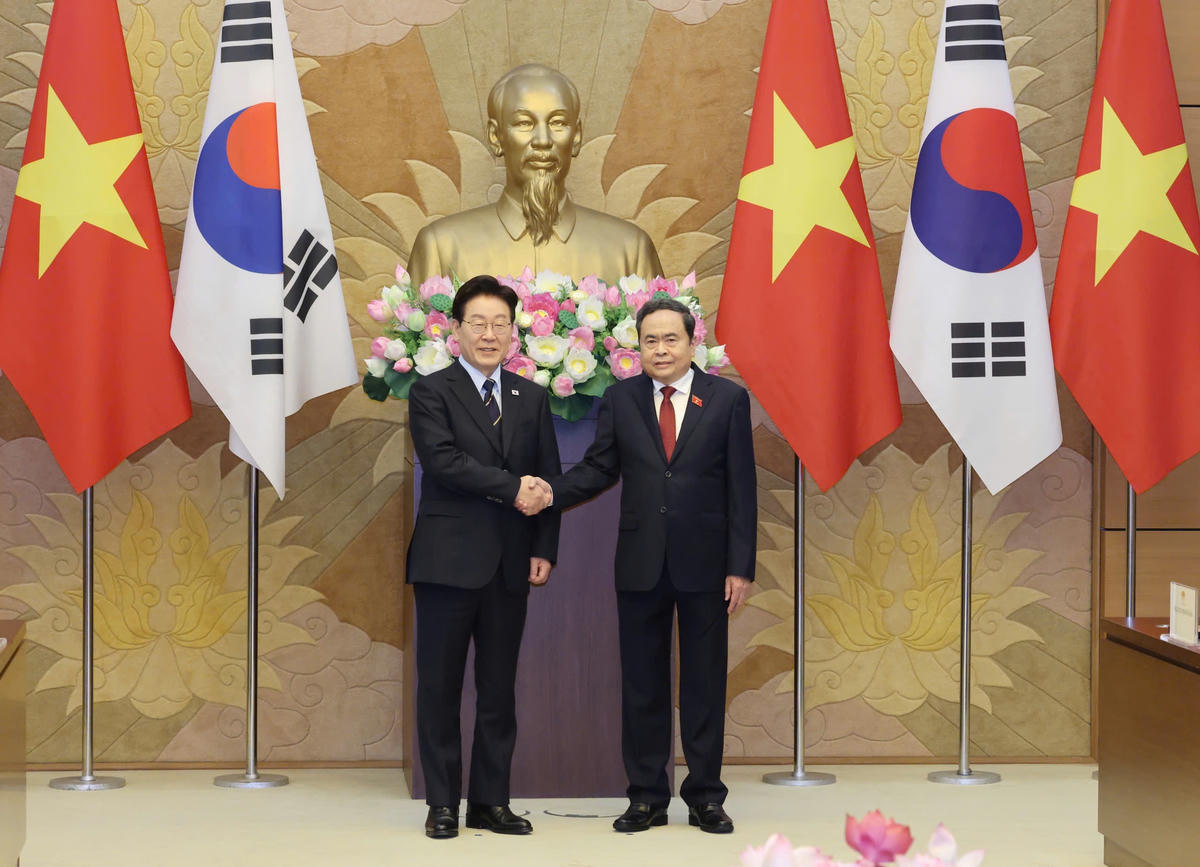 Chủ tịch Quốc hội đề nghị Hàn Quốc hợp tác sâu trong công nghệ bán dẫn, AI