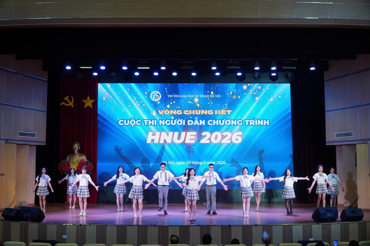 Các tiết mục trình diễn của sinh viên Trường Đại học Sư phạm Hà Nội.