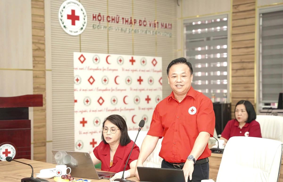 Đại diện Trung ương Hội Chữ Thập đỏ Việt Nam cung cấp thông tin tới báo chí Ảnh: PV