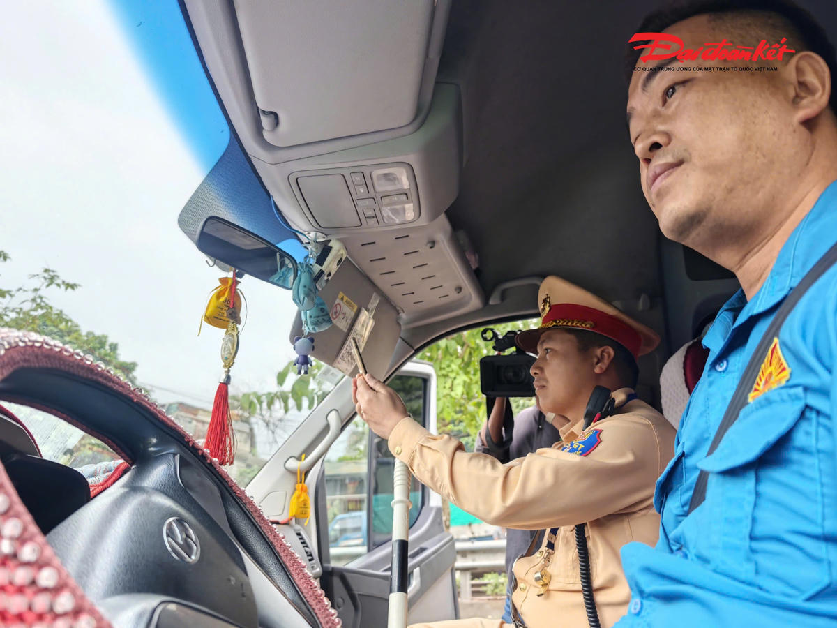 CSGT Hà Nội tăng cường kiểm tra, xử lý xe khách trước cao điểm nghỉ lễ