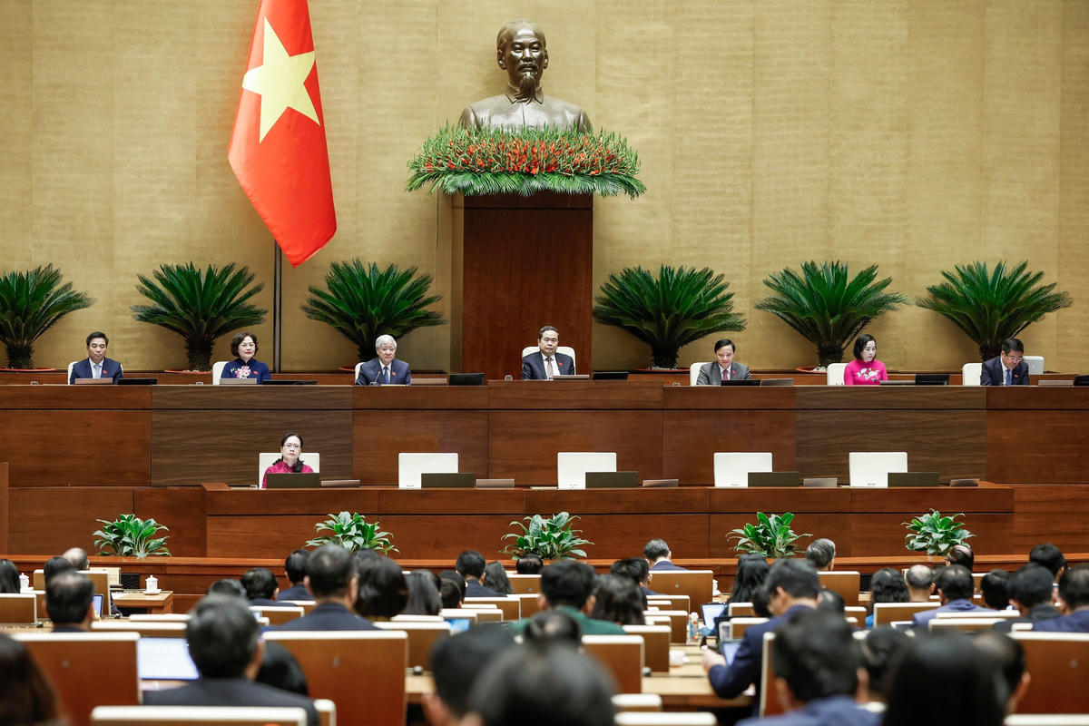 Quốc hội yêu cầu Chính phủ cắt giảm các khoản chi không cần thiết để cải cách tiền lương 
