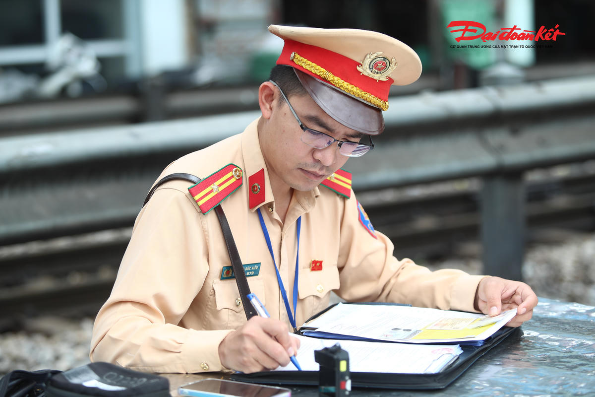 CSGT Hà Nội tăng cường kiểm tra, xử lý xe khách trước cao điểm nghỉ lễ