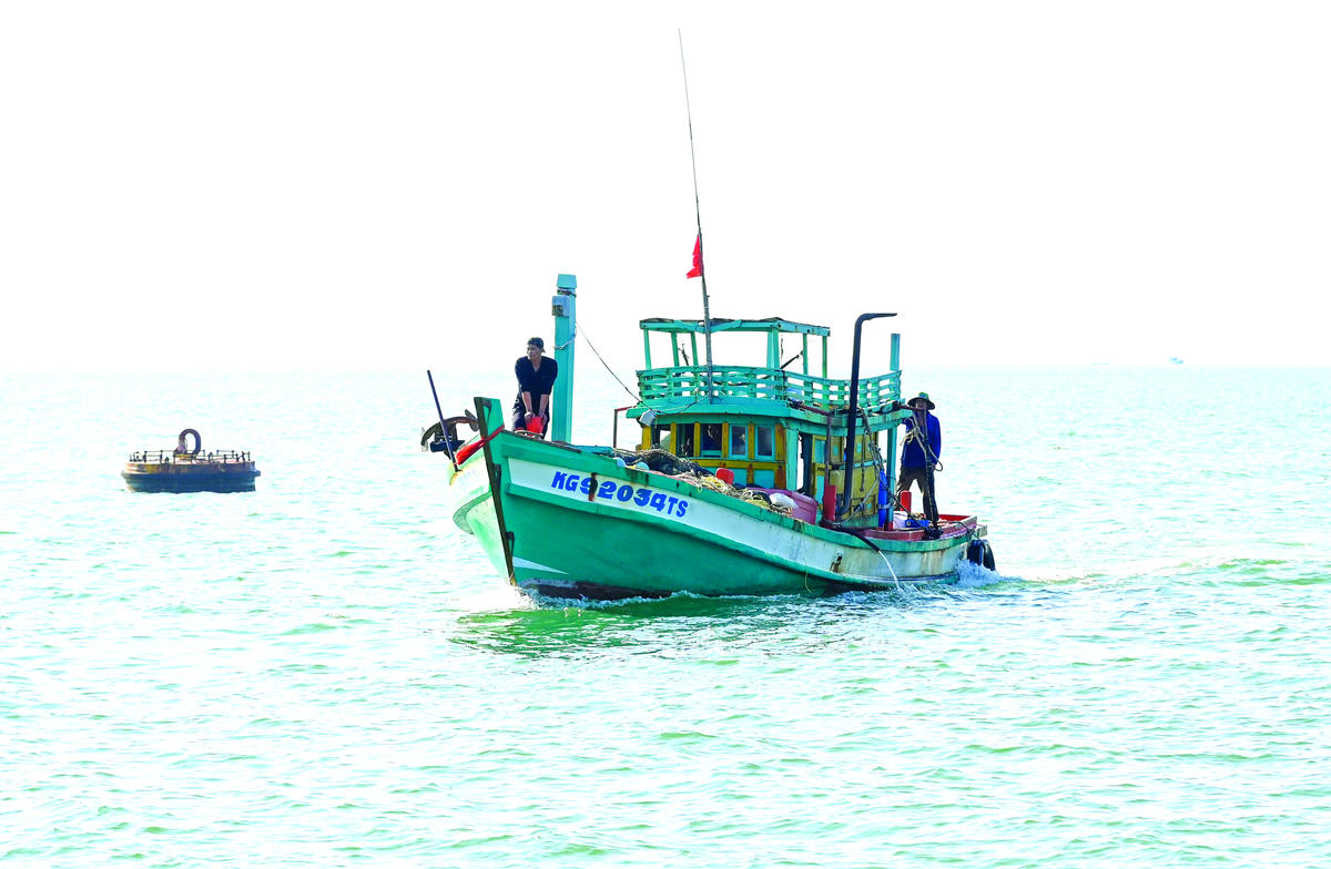 Cuộc sống thường nhật của người dân xứ đảo. Ảnh Nguyễn Minh.
