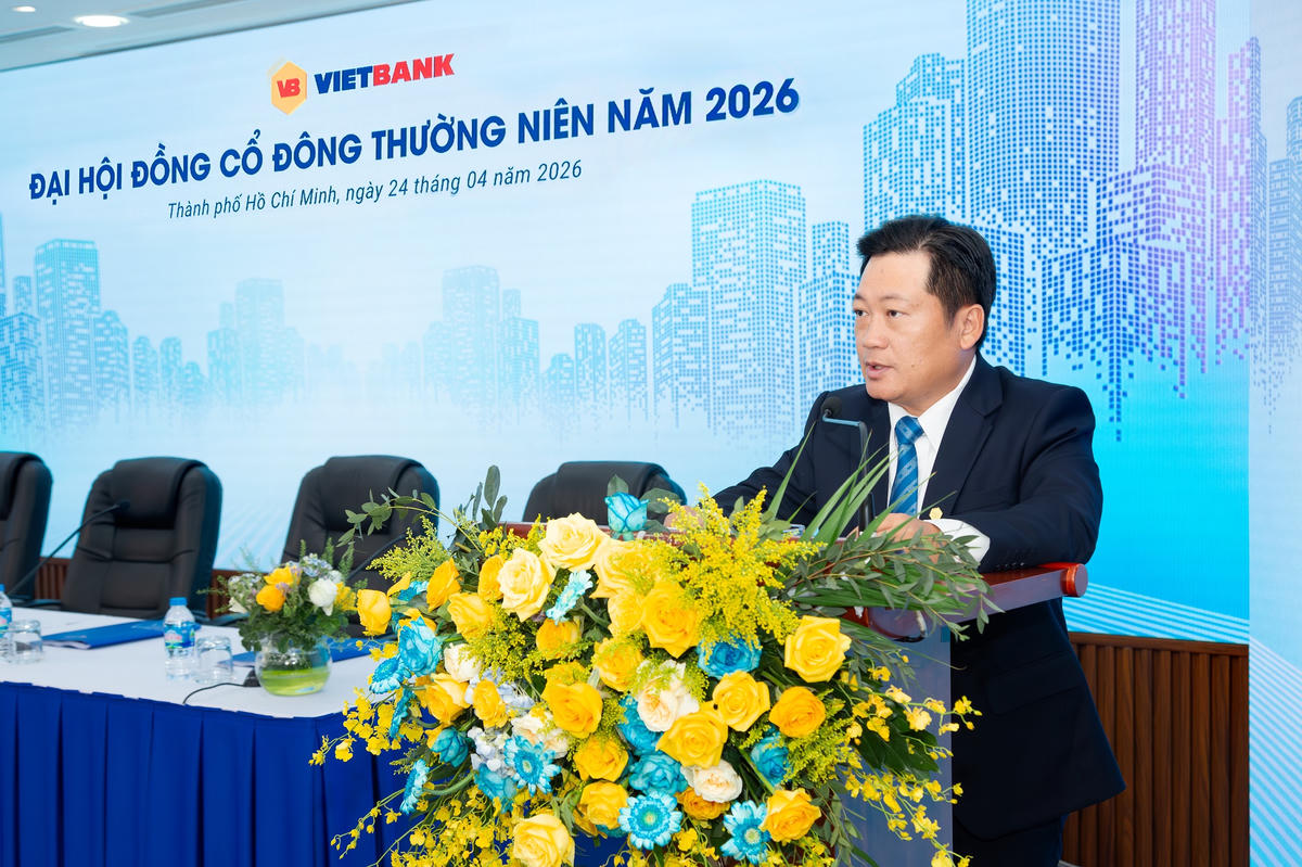 Ông Dương Nhất Nguyên – Chủ tịch Hội đồng Quản trị, chủ tọa phát biểu tại ĐHĐCĐ Vietbank.