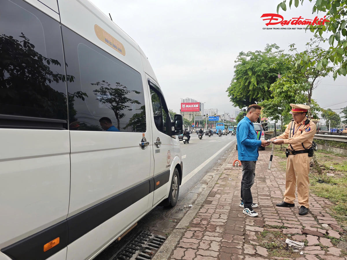 "Sự phối hợp này giúp khắc phục hạn chế về mặt thời gian và không gian của lực lượng tuần tra. Các hành vi vi phạm không chỉ bị phát hiện khi có CSGT làm nhiệm vụ mà còn được giám sát thường xuyên qua hệ thống camera. Nhờ đó, tình trạng vi phạm giảm dần, ý thức chấp hành của lái xe được nâng lên, góp phần ổn định trật tự, an toàn giao thông trên các tuyến trọng điểm như đường Giải Phóng", Thiếu tá Hiếu nhấn mạnh.