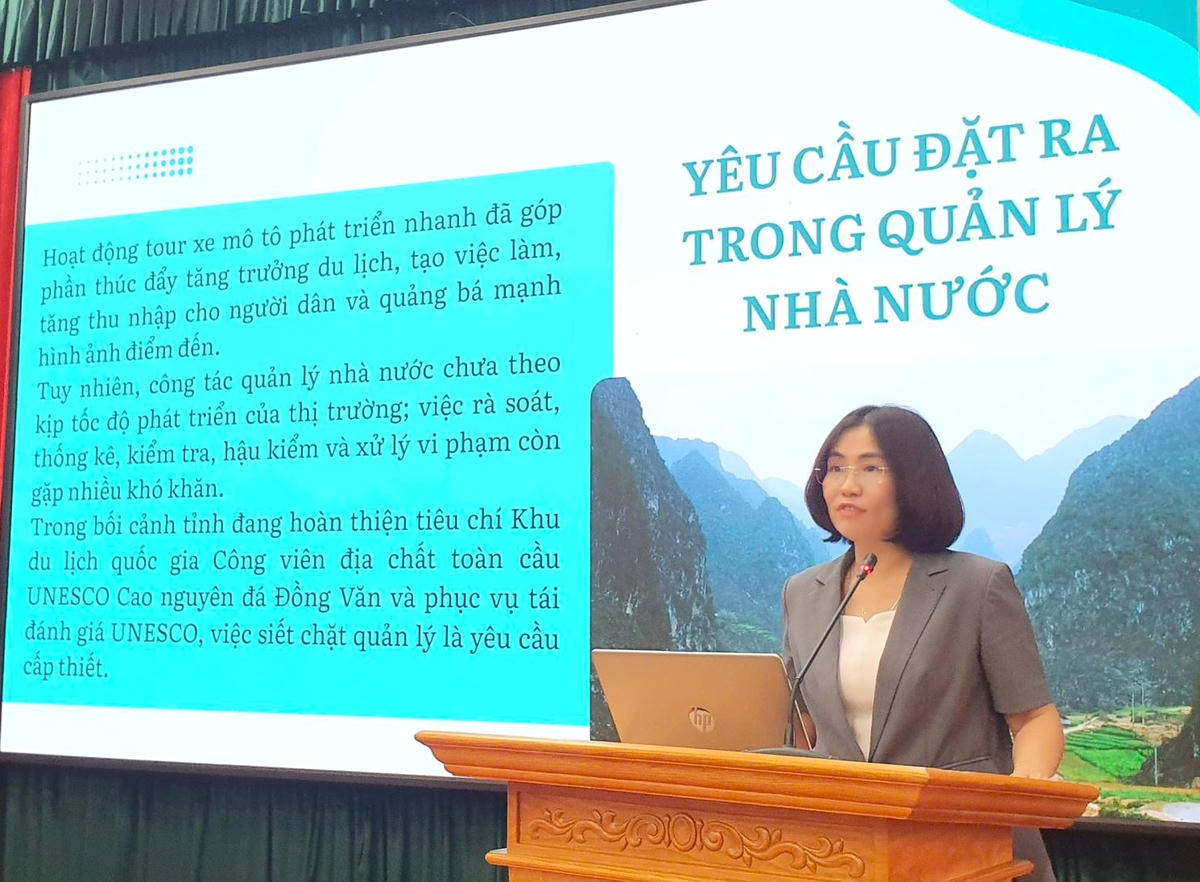 Bà Nguyễn Thị Huyên, Trưởng phòng Quản lý Du lịch, Sở Văn hóa, Du lịch và Thể thao tỉnh Tuyên Quang thông tin tại Hội nghị.