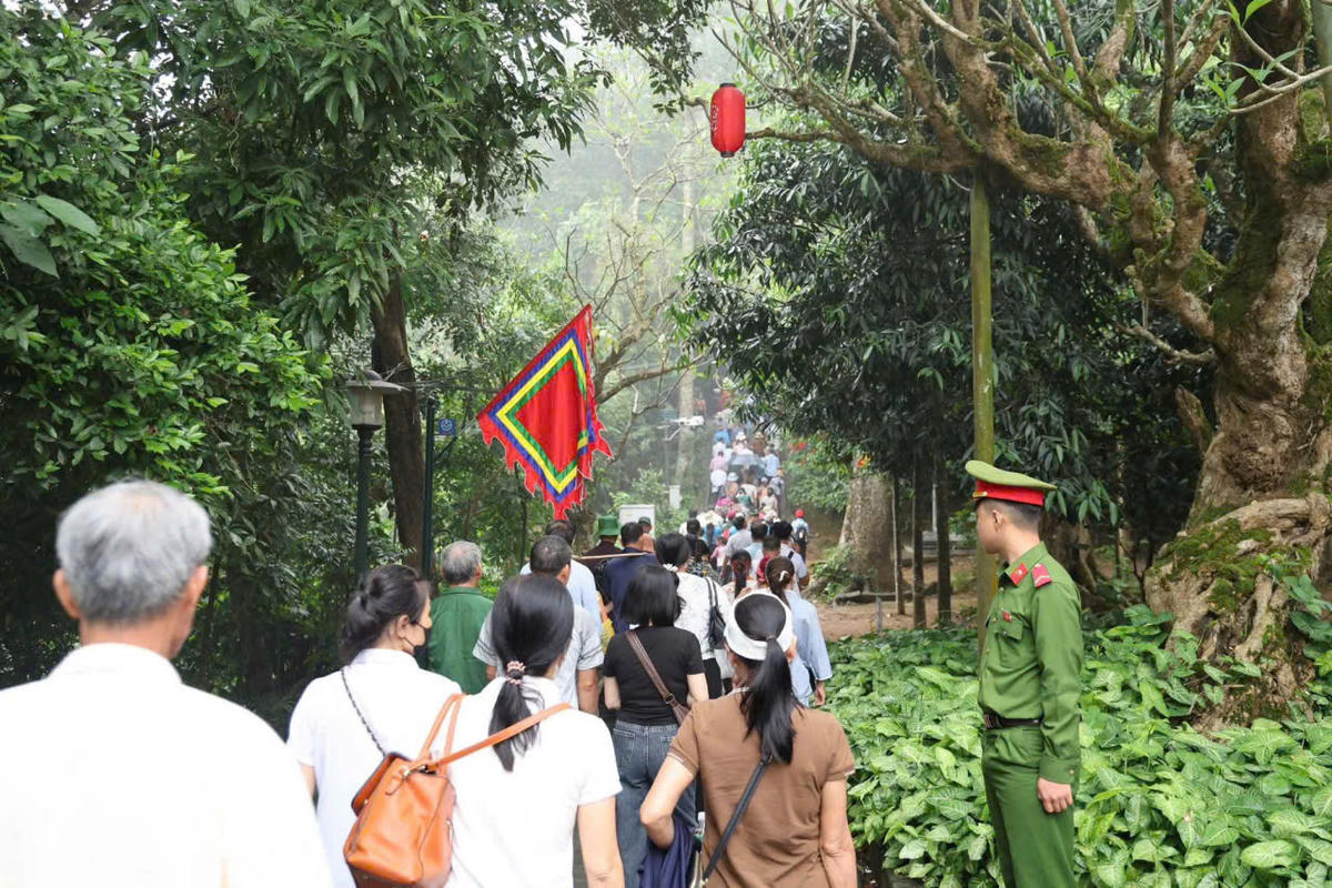 Việc đảm bảo an ninh trật tự luôn được Công an tỉnh Phú Thọ đề cao. Dịp Lễ hội Đền Hùng - Giỗ Tổ Hùng Vương năm nay, Công an tỉnh Phú Thọ đã huy động hơn 1.000 chiến sĩ đảm bảo an ninh trật tự. Ảnh: CACC.