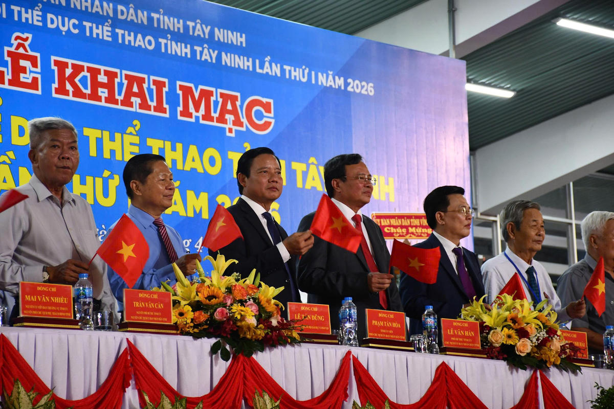 Lãnh đạo tỉnh Tây Ninh tham dự buổi lễ khai mạc. Ảnh: Q.Vinh.