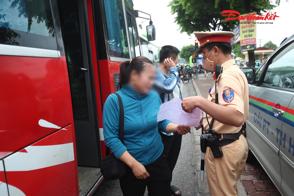 CSGT Hà Nội tăng cường kiểm tra, xử lý xe khách trước cao điểm nghỉ lễ