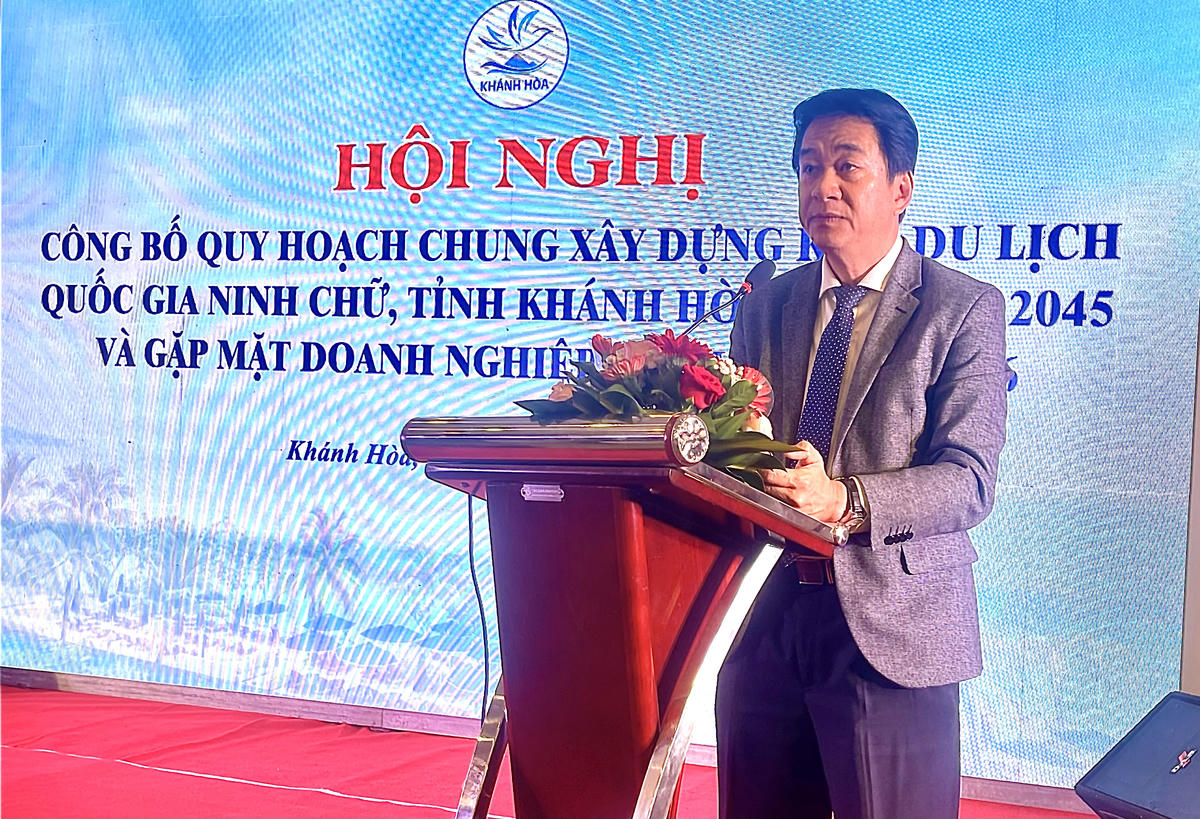 Ông Nguyễn Long Biên, Phó Chủ tịch Thường trực UBND tỉnh Khánh Hòa phát biểu tại buổi lễ.