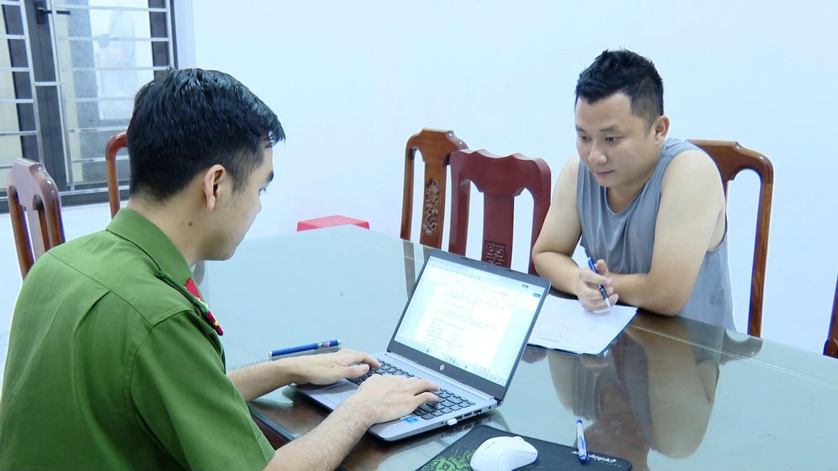 Vũ Xuân Đoàn tại cơ quan điều tra. Ảnh: CANB