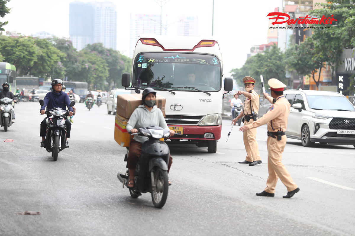 CSGT Hà Nội tăng cường kiểm tra, xử lý xe khách trước cao điểm nghỉ lễ