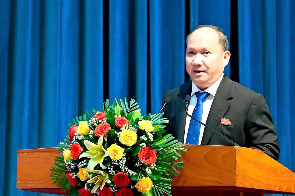 Chủ tịch HĐND tỉnh Gia Lai Rah Lan Chung phát biểu tại kỳ họp thứ 2, HĐND tỉnh khóa XIII. Ảnh: CV.