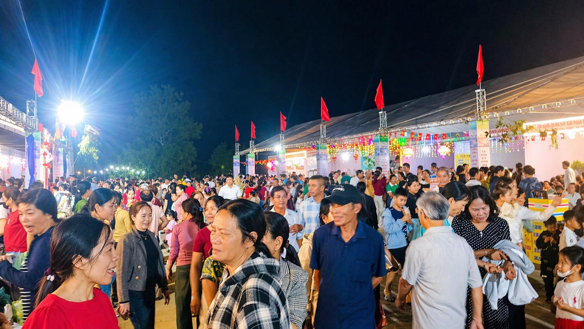 Rất đông người dân tham dự khai mạc lễ hội Kỳ Yên. Ảnh: Chí Đại.