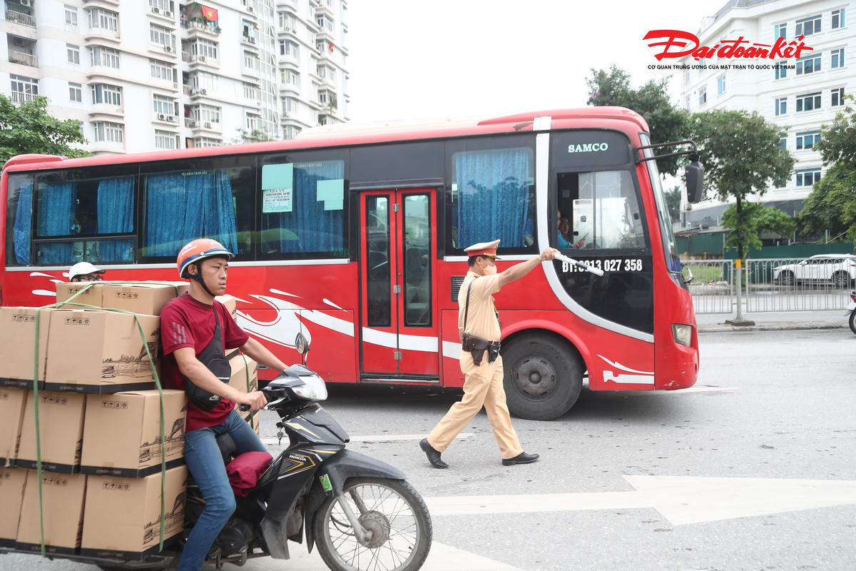 CSGT Hà Nội tăng cường kiểm tra, xử lý xe khách trước cao điểm nghỉ lễ