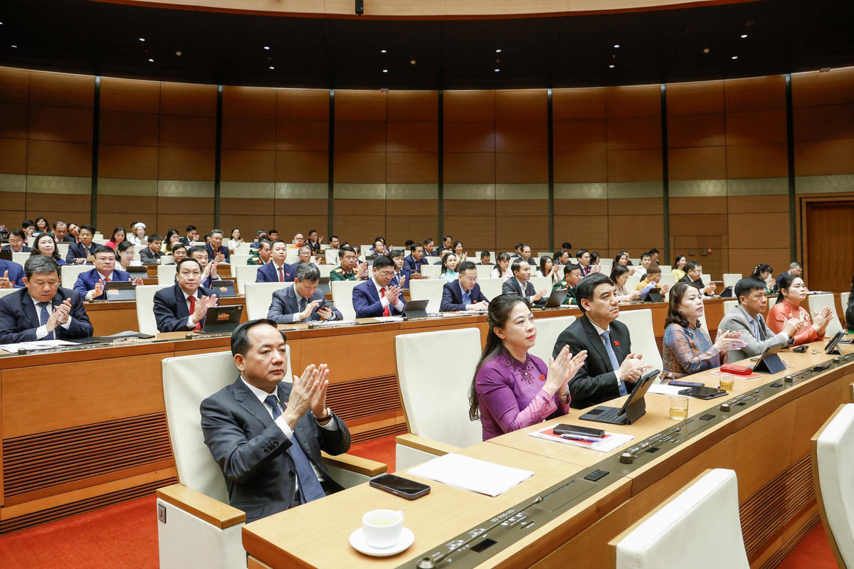 Các đại biểu dự phiên họp sáng 24/4. Ảnh: Quang Vinh