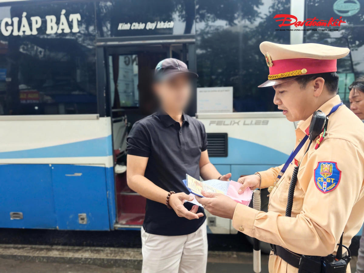 CSGT Hà Nội tăng cường kiểm tra, xử lý xe khách trước cao điểm nghỉ lễ
