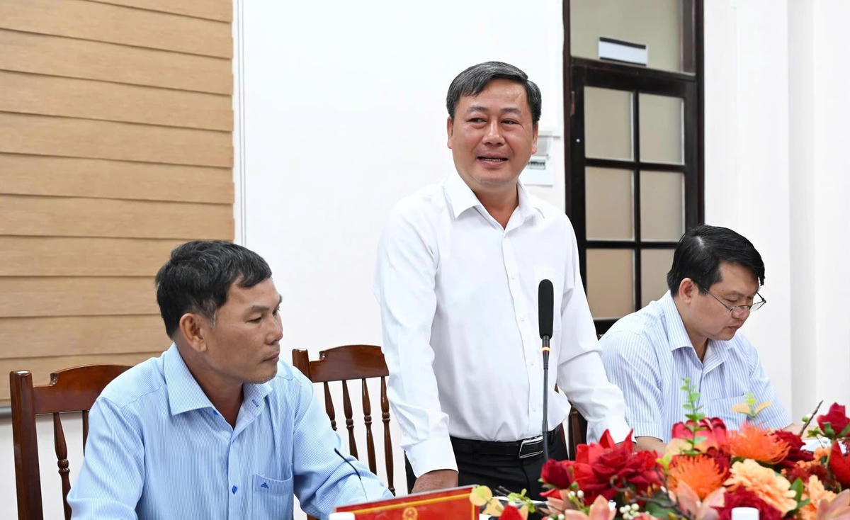 Các đại biểu tại buổi làm việc.