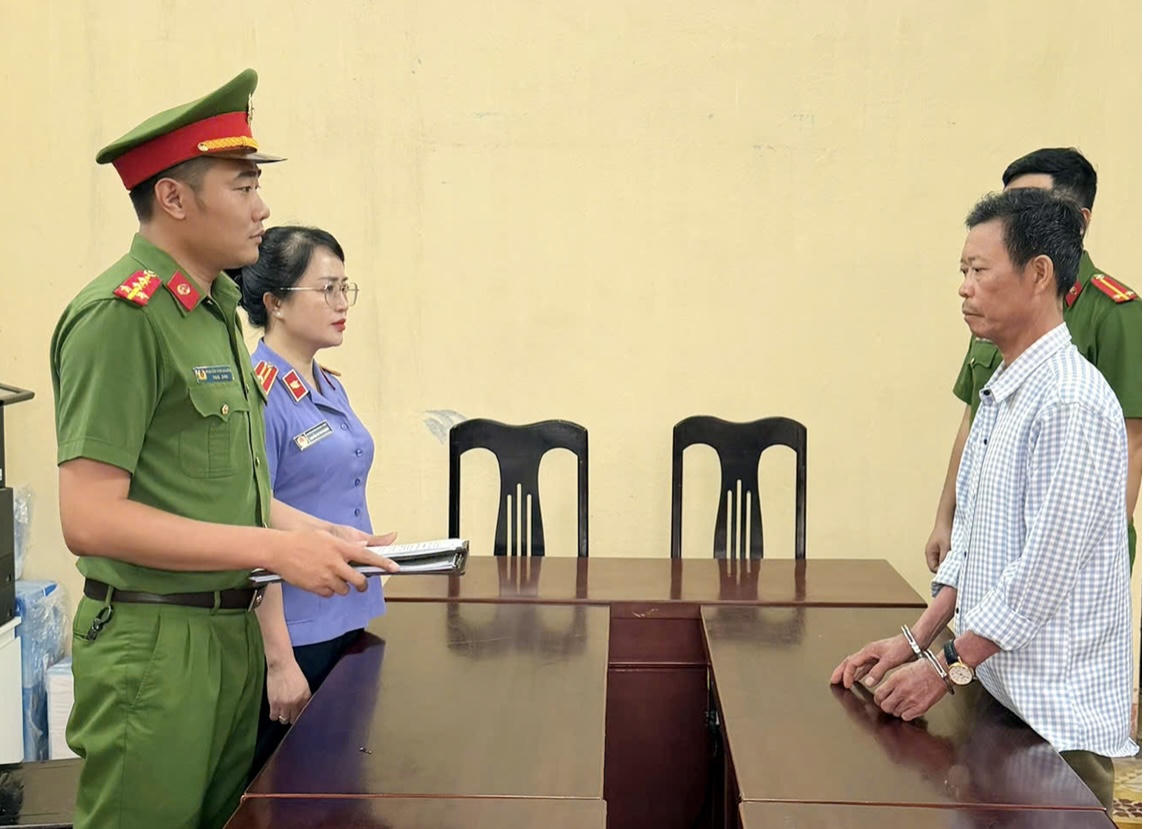 Nguyễn Mạnh Hùng, sinh năm 1967, trú tại thôn Phú Cường 1, xã Bảo Thắng, tỉnh Lào Cai.