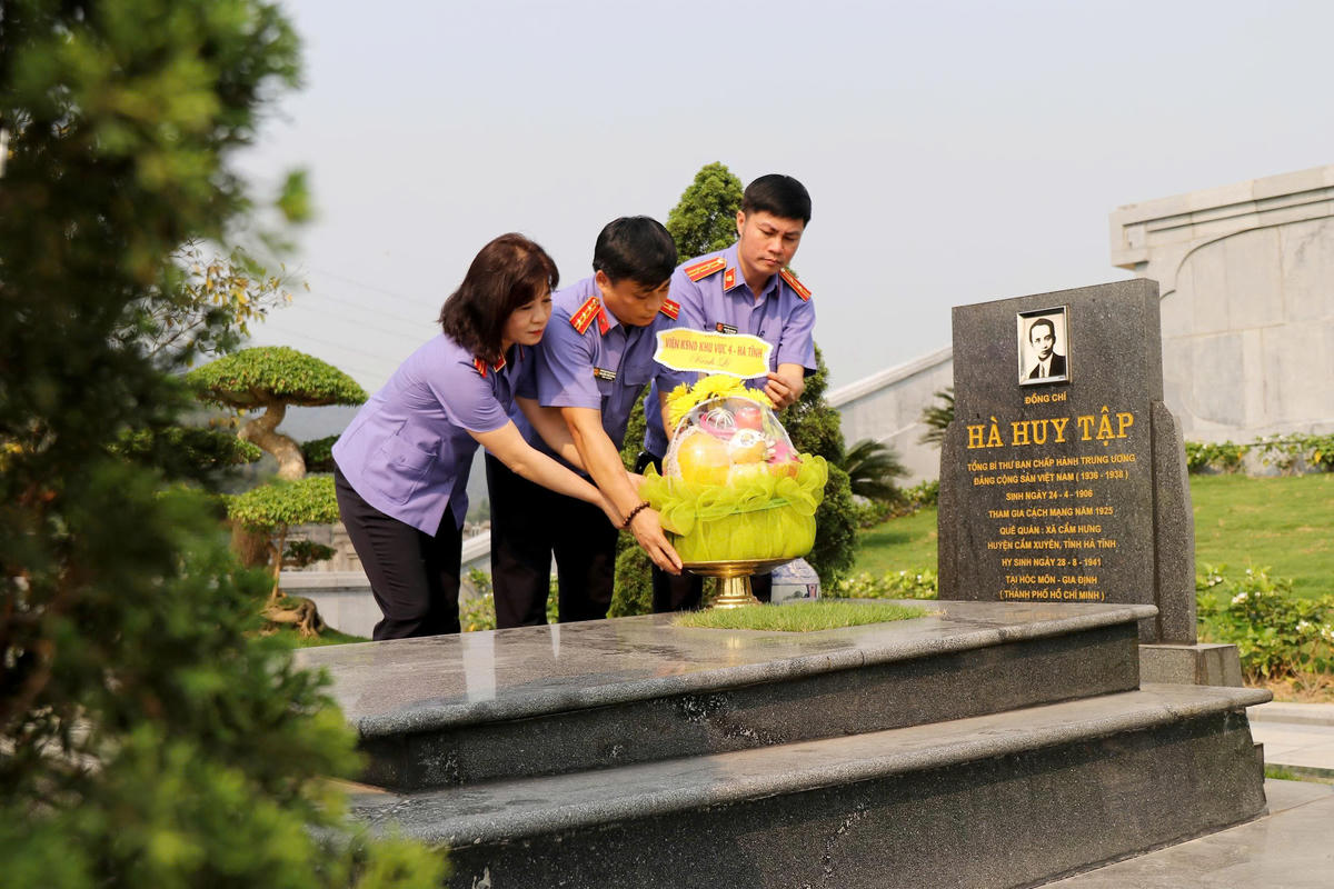 Hiện nay, khu di tích đã trở thành địa chỉ đỏ, thu hút đông đảo đảng viên, đoàn viên và thanh niên đến tham quan, học tập. Ông Ngô Đức An, Phó Trưởng ban phụ trách Khu di tích cho biết: Từ đầu năm 2026 đến nay, nơi đây đón khoảng 180.000 lượt khách; riêng tháng 4/2026, tháng cao điểm tri ân nhân kỷ niệm 120 năm Ngày sinh Tổng Bí thư Hà Huy Tập, ghi nhận hơn 12.000 lượt.