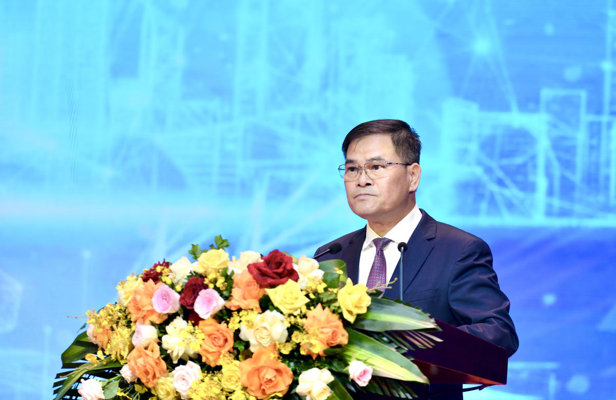 Chủ tịch UBND tỉnh Quảng Ninh Bùi Văn Khắng phát biểu chào mừng sự kiện.&nbsp;